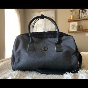 Lululemon gym duffel bag - excellent condition